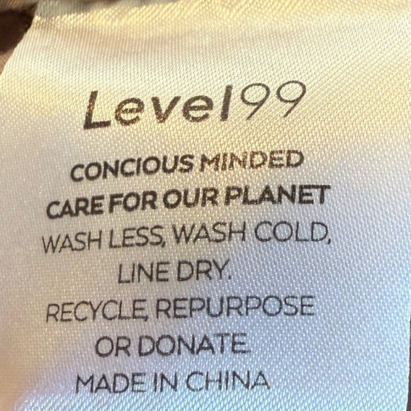 Level 99 Green Camo Print Short Short in Size 28 - Picture 9 of 9